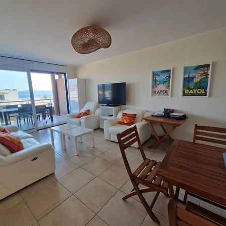 Apartment Climatise 2 Avec Terrasse Et Cuisine Equipee - Fr-1-100-344 *